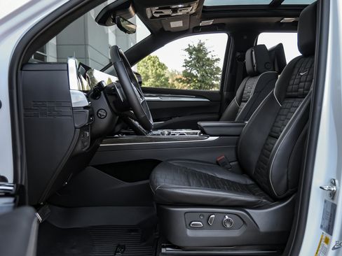 Used 2025 Cadillac Escalade V w/ LPO, Floor Liner Package image 33