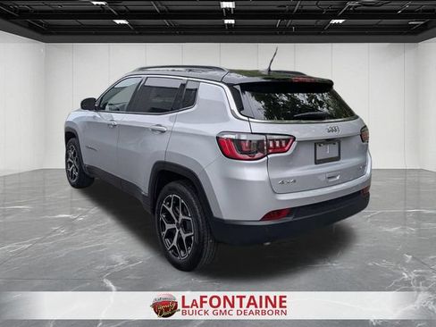 Used 2025 Jeep Compass Limited AWD/4WD image 3