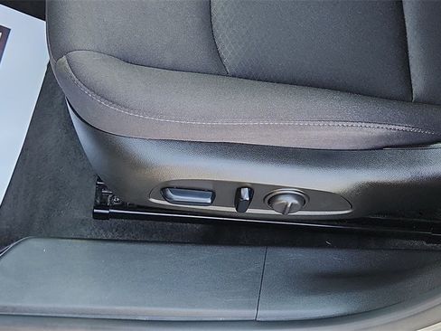 Used 2023 Chevrolet Malibu LT image 12