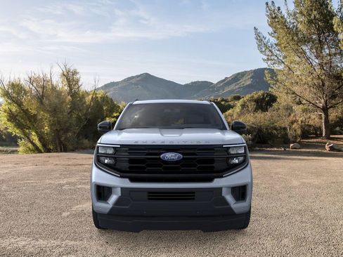 New 2026 Ford Expedition Active image 6