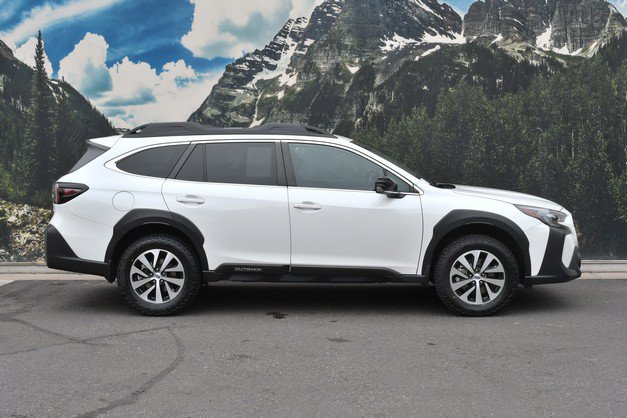Used 2024 Subaru Outback Premium AWD/4WD image 2