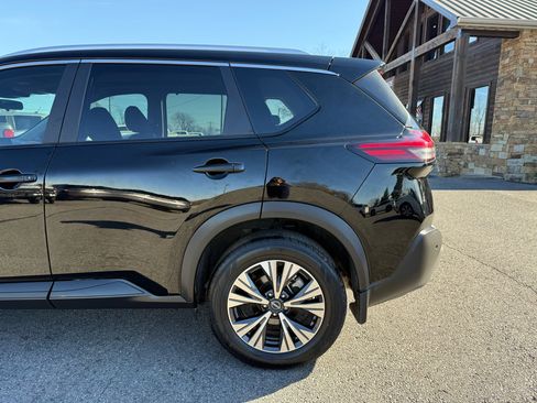 Used 2023 Nissan Rogue SV w/ SV Premium B Package image 40