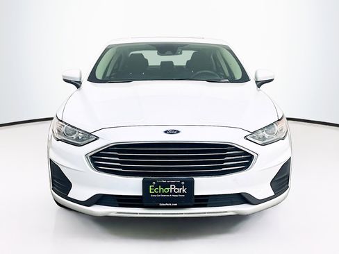 Used 2019 Ford Fusion SE image 2