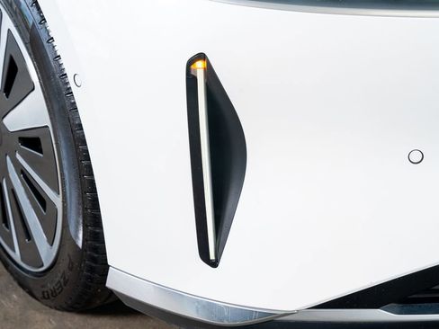 Used 2024 Lucid Air Pure RWD image 10