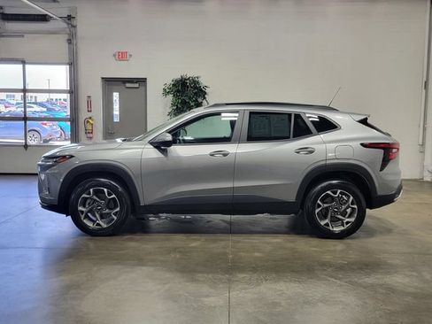 Used 2024 Chevrolet Trax LT w/ Driver Confidence Package FWD image 8