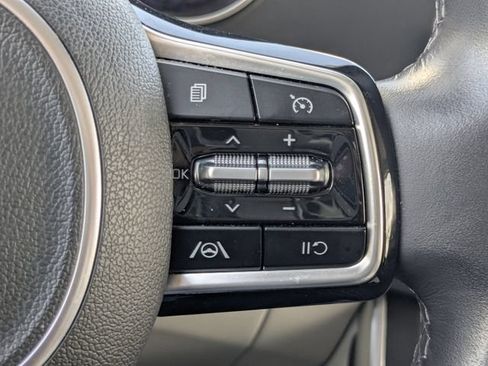 Certified 2024 Kia Carnival LX FWD image 32