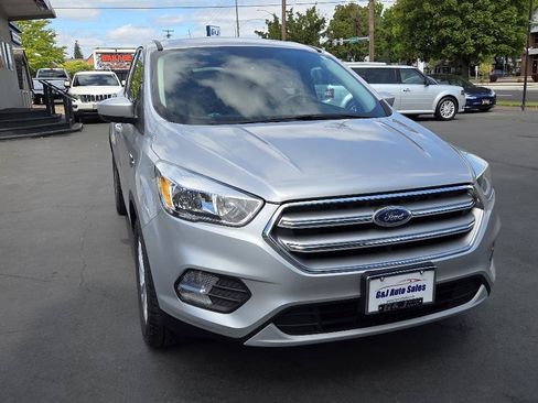 Used 2017 Ford Escape SE AWD/4WD image 4