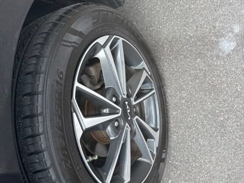 Used 2024 Kia Forte LXS FWD image 11