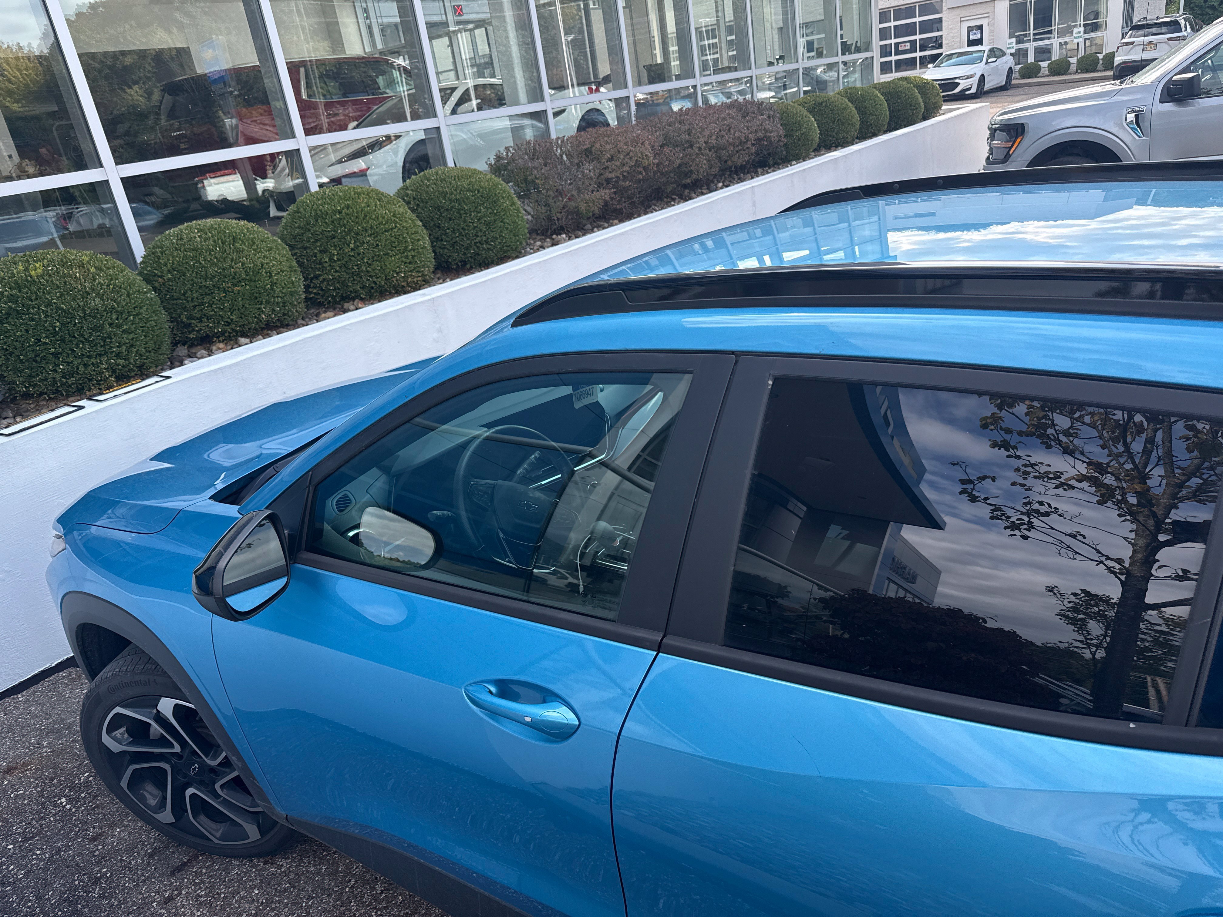 Used 2025 Chevrolet Trax RS FWD image 5