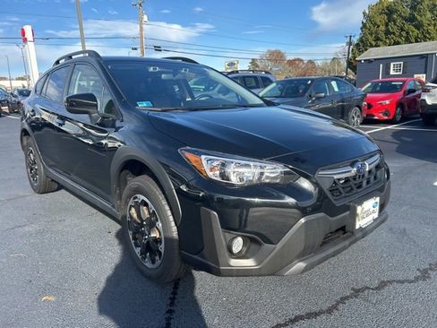 Used 2023 Subaru Crosstrek 2.0i Premium image 3