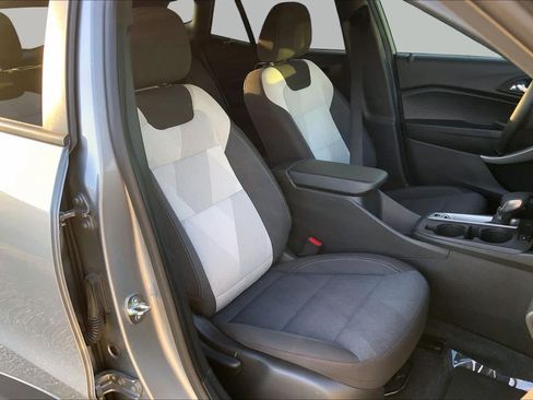 Used 2024 Chevrolet Trax RS FWD image 9