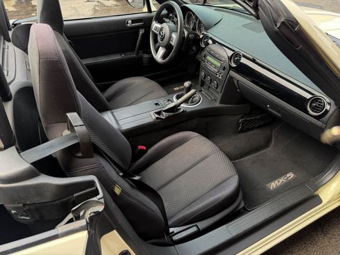 Used 2008 MAZDA MX-5 Miata Touring RWD image 27