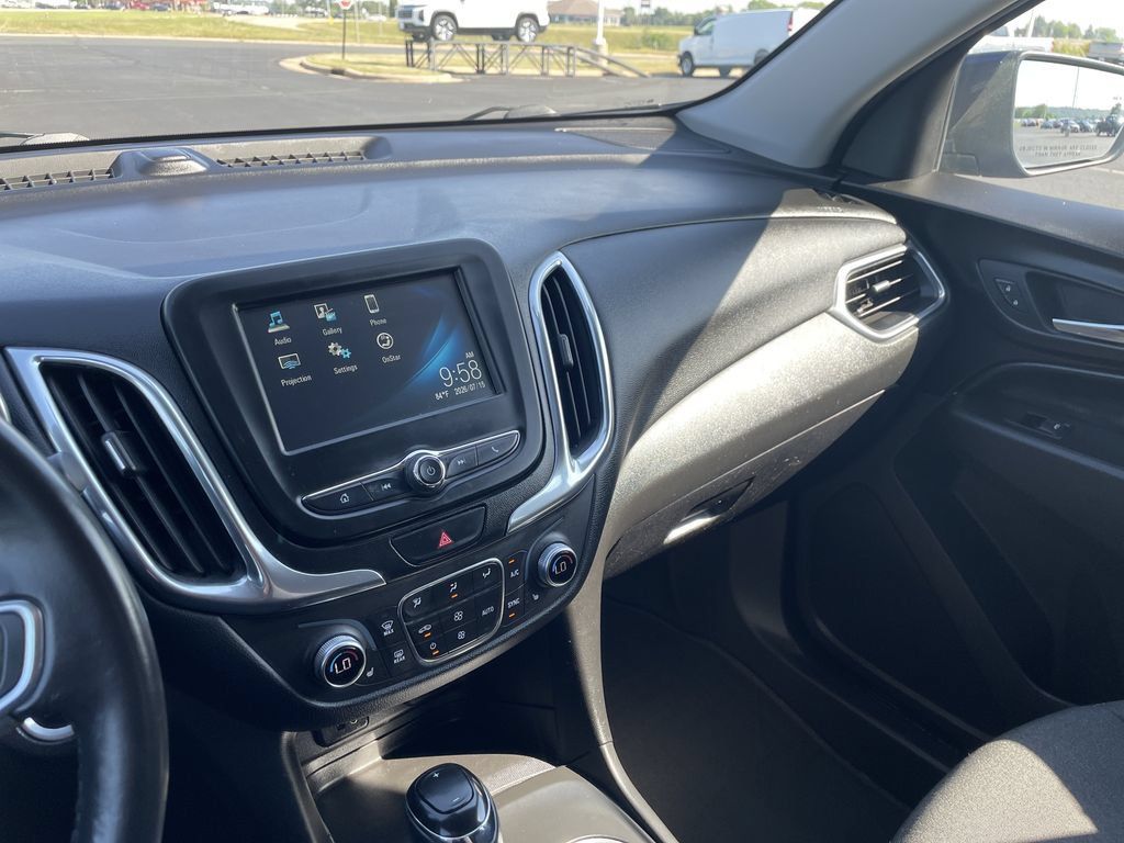 Used 2018 Chevrolet Equinox LT FWD image 15
