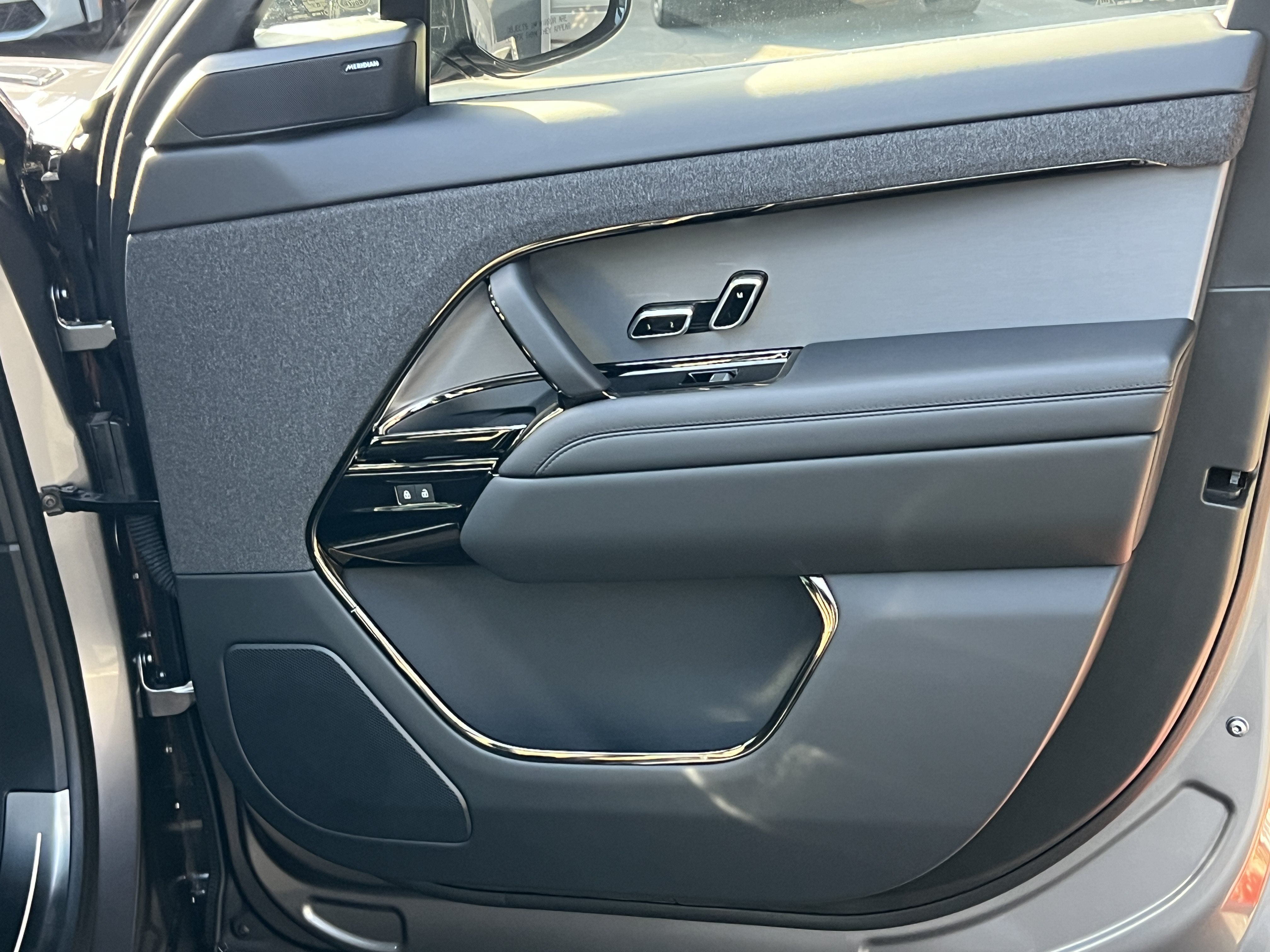 New 2025 Land Rover Range Rover Sport Dynamic SE AWD/4WD image 10