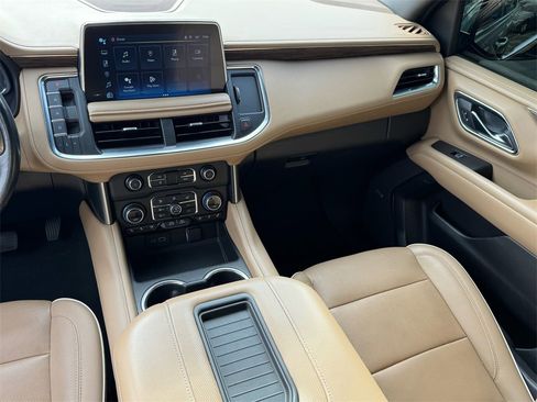 Used 2022 Chevrolet Suburban Premier image 16