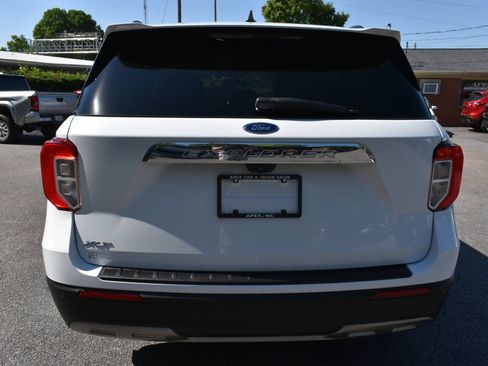Used 2021 Ford Explorer XLT w/ Equipment Group 202A RWD image 6