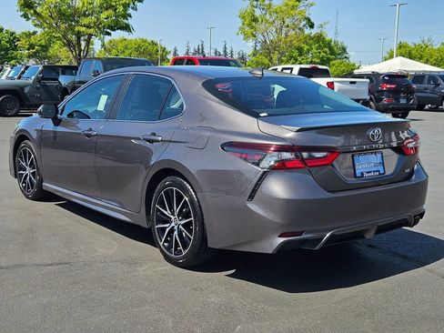 Used 2024 Toyota Camry SE FWD image 4