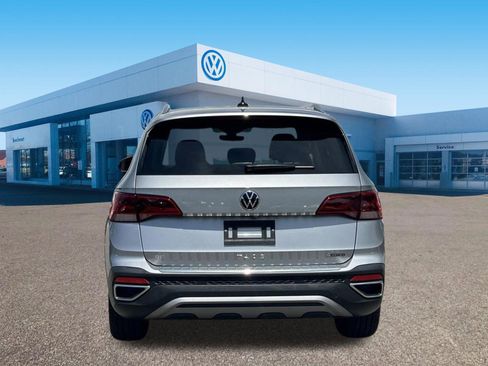 Used 2023 Volkswagen Taos SE w/ Panoramic Sunroof Package AWD/4WD image 6