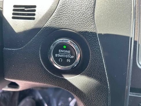 Used 2018 Ford Explorer XLT w/ Equipment Group 202A AWD/4WD image 21
