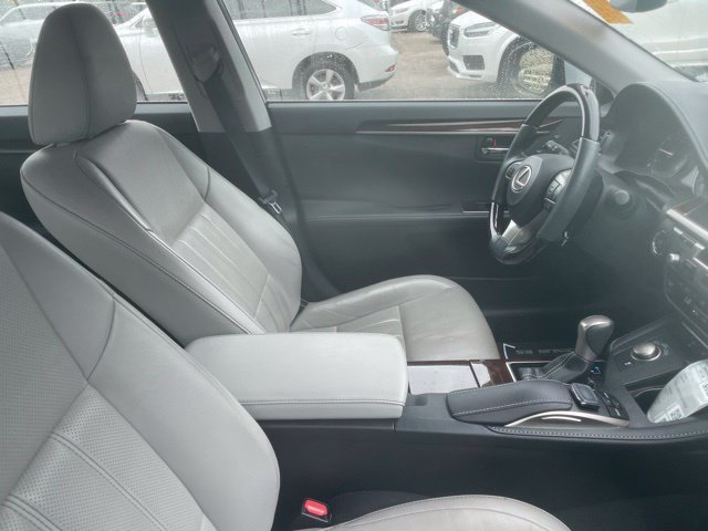 Used 2016 Lexus ES 350 w/ Luxury Package w/Wood Trim FWD image 8