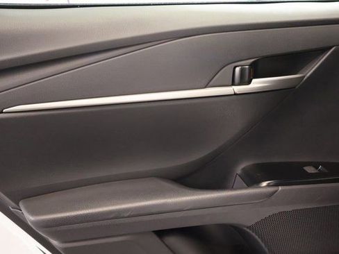 Used 2025 Toyota Camry SE image 30