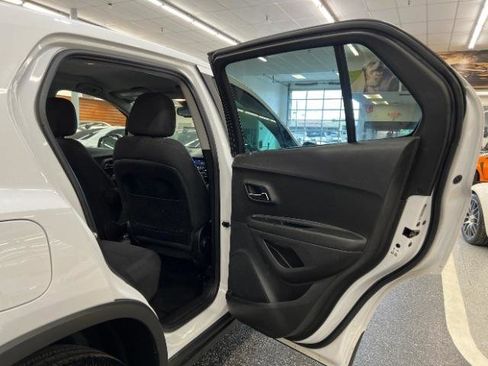 Used 2020 Chevrolet Trax LS w/ Tint and Cruise Package AWD/4WD image 23