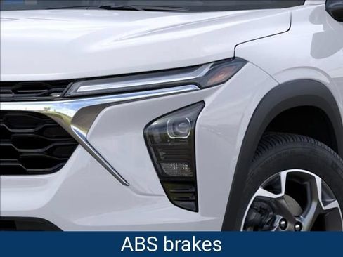 New 2026 Chevrolet Trax LT w/ LT Convenience Package FWD image 11