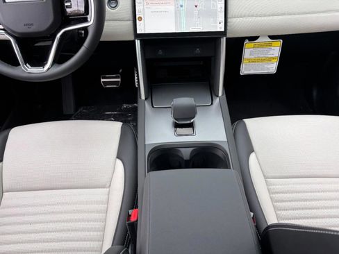 Used 2025 Land Rover Discovery Sport Dynamic SE image 12