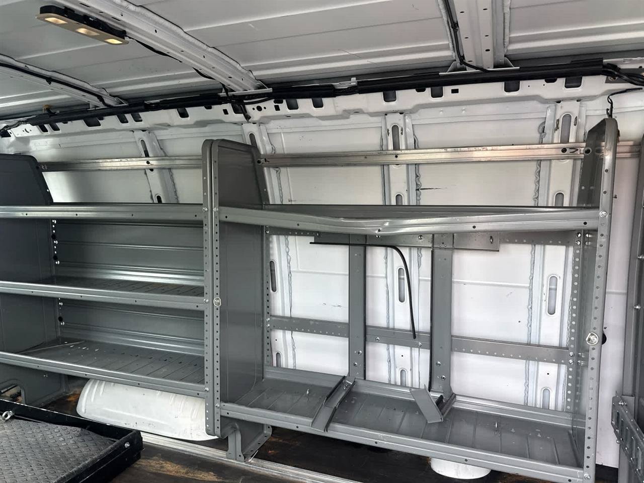 Used 2015 Chevrolet Express 2500 RWD image 17
