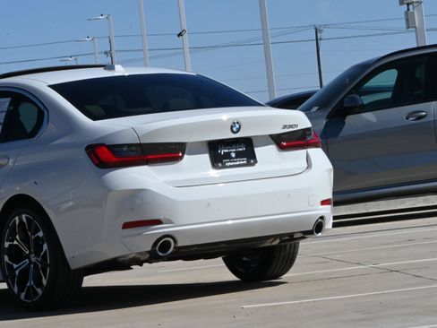 Used 2026 BMW 330i Sedan w/ Premium Package RWD image 5