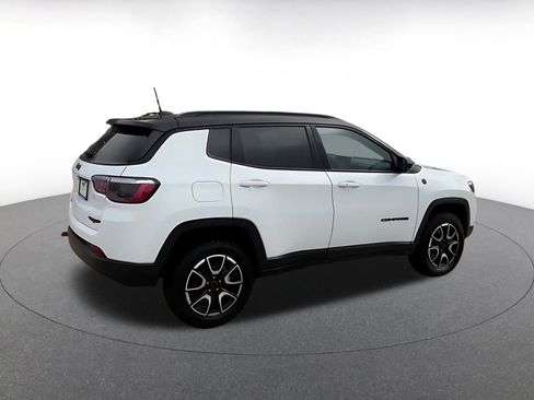 Used 2025 Jeep Compass Trailhawk image 12