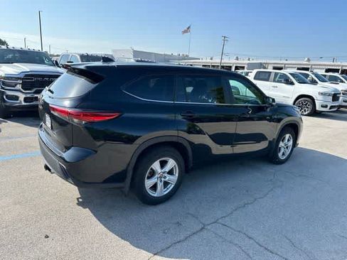 Used 2023 Toyota Highlander LE FWD image 22