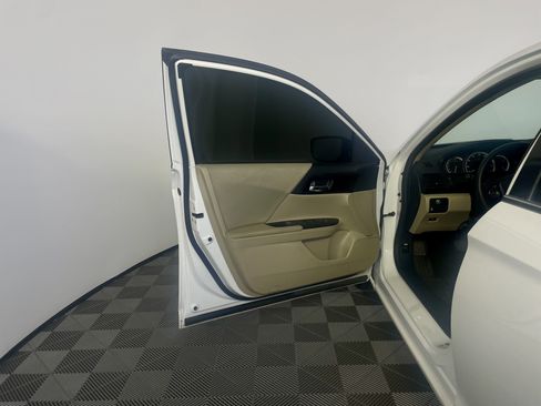 Used 2017 Honda Accord LX image 11