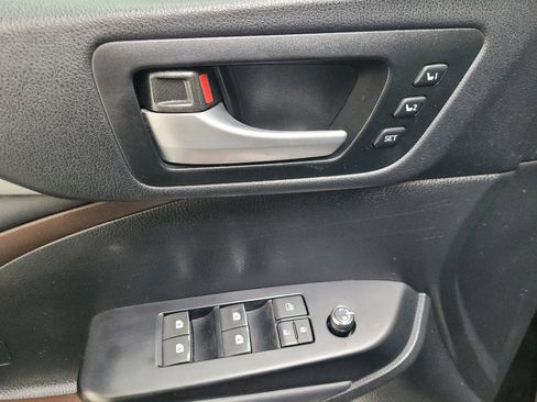 Used 2014 Toyota Highlander Limited AWD/4WD image 27
