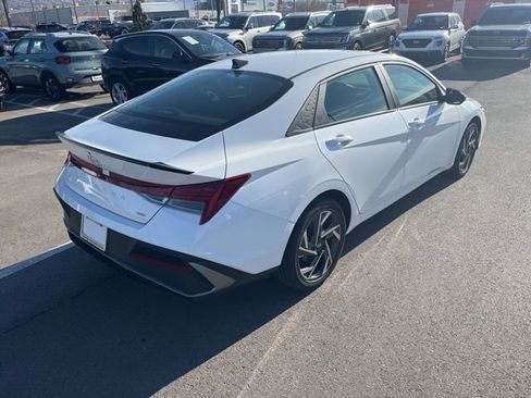 Used 2025 Hyundai Elantra SEL FWD image 5
