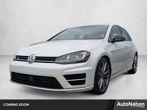 Used 2017 Volkswagen Golf 4-Door image 1
