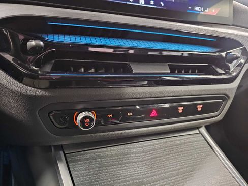 Used 2025 BMW 330i xDrive Sedan w/ M Sport Package image 18