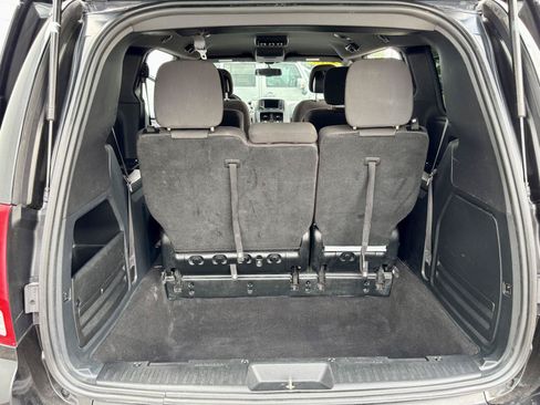Used 2018 Dodge Grand Caravan SE FWD image 11