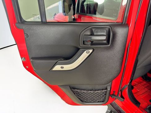 Used 2013 Jeep Wrangler Unlimited Sahara w/ Dual Top Group AWD/4WD image 19