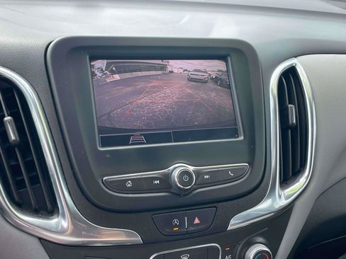 Used 2022 Chevrolet Equinox LS w/ LS Convenience Package FWD image 17
