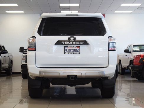 Used 2018 Toyota 4Runner TRD Off-Road Premium AWD/4WD image 6
