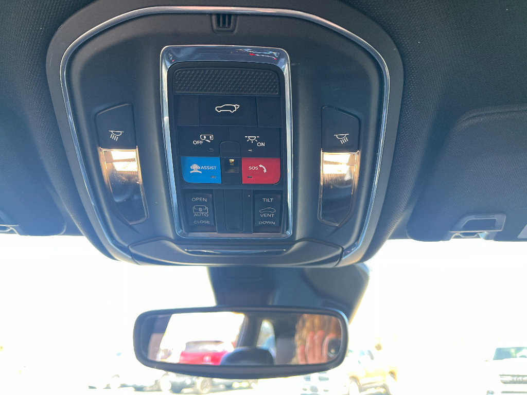 Used 2023 Jeep Grand Cherokee Altitude AWD/4WD image 21