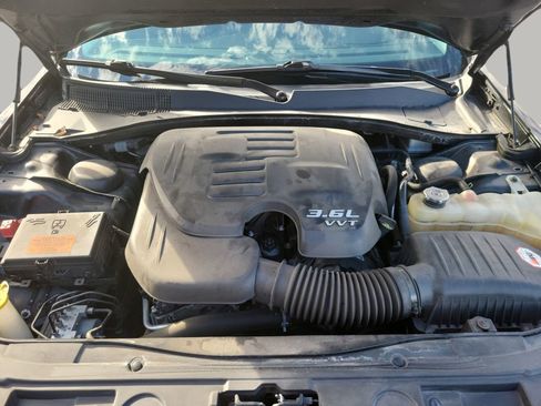 Used 2019 Chrysler 300 Touring w/ Sport Appearance Package image 10