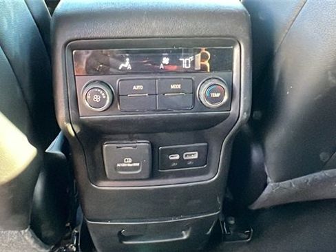 Used 2023 GMC Acadia SLT image 22