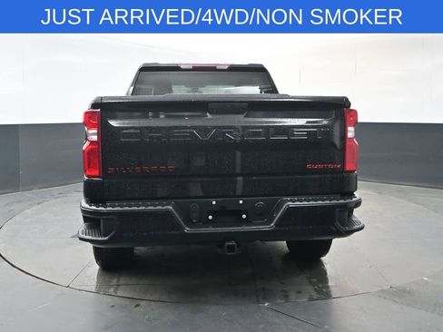 Used 2022 Chevrolet Silverado 1500 Custom w/ LPO, Blackout Package image 4