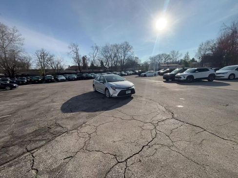 Used 2025 Toyota Corolla LE image 11