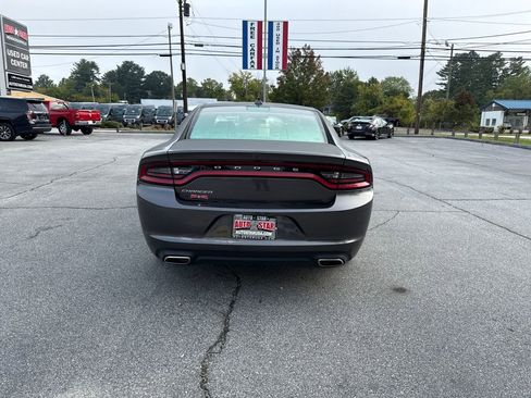 Used 2023 Dodge Charger SXT image 4
