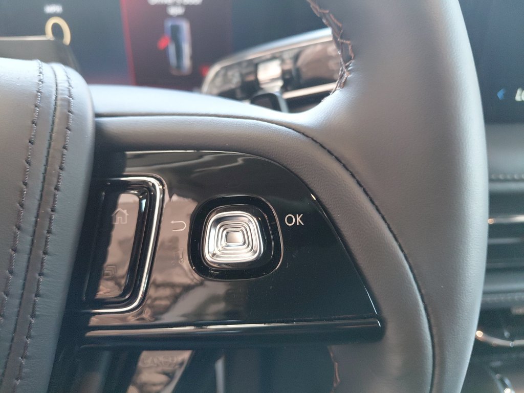 New 2026 Lincoln Aviator AWD image 18