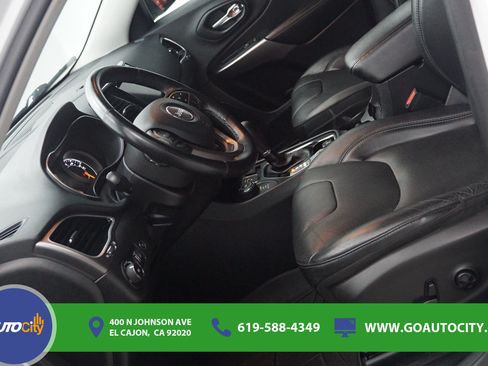 Used 2019 Jeep Cherokee Limited AWD/4WD image 9