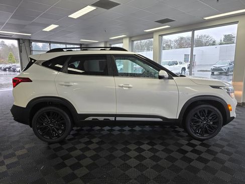 Used 2023 Kia Seltos Nightfall Edition image 2